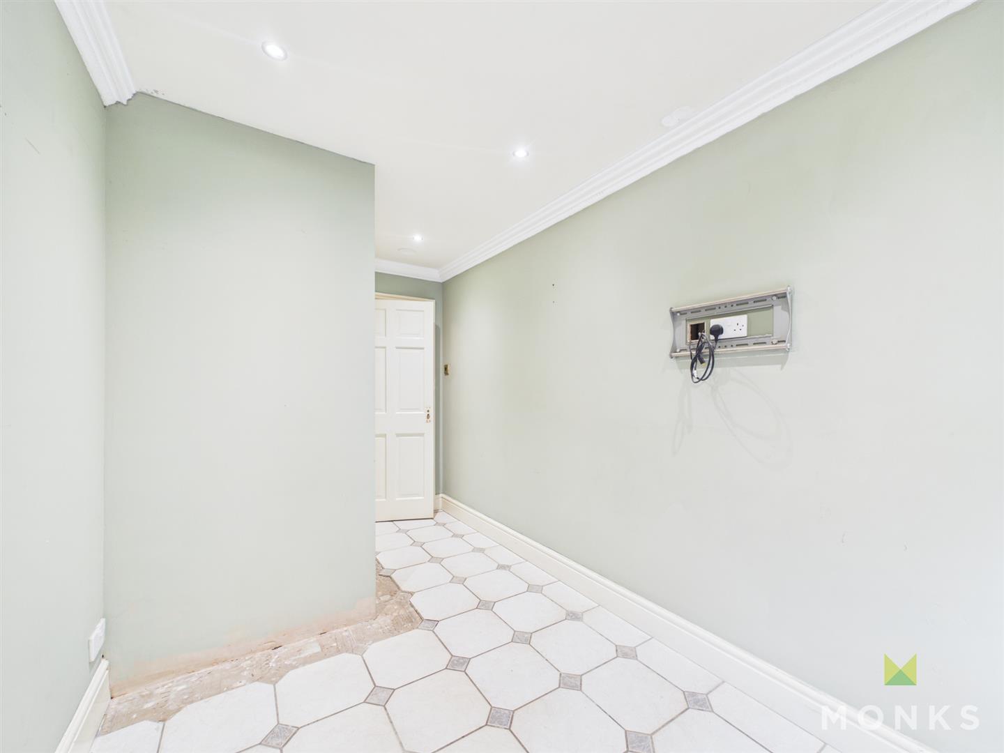 7 Bishopstone Mansions Town Walls, Shrewsbury, SY1 1UE For Sale